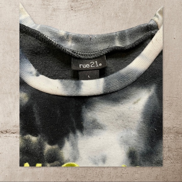 RUE 21 “Being Kind is Cool” tie dye marble Size L - Picture 3 of 3